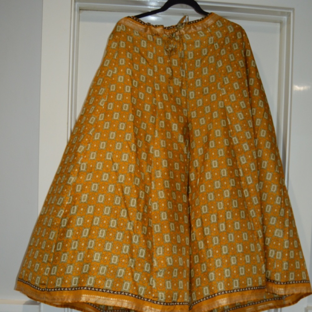 Wide leg polyester pants.